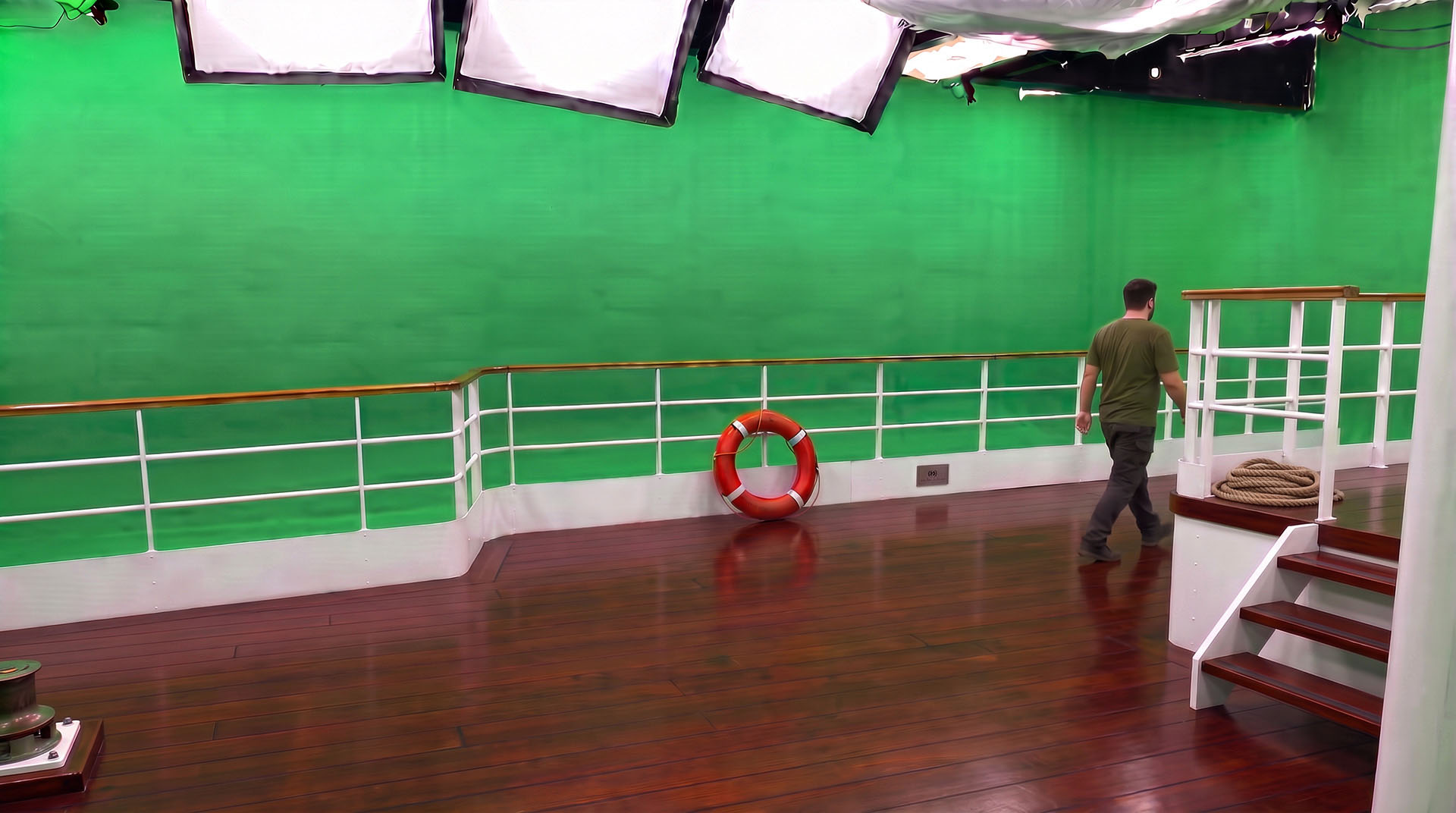 Boat deck installed on a green screen stage at Studio du Château for a video production with compositing and ocean background replacement.
